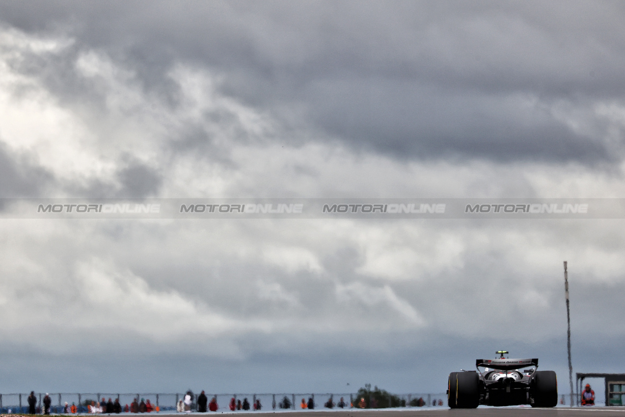 GP GRAN BRETAGNA, Oliver Bearman (GBR) Haas VF-25.

05.07.2025. Formula 1 World Championship, Rd 12, British Grand Prix, Silverstone, England, Qualifiche Day.

- www.xpbimages.com, EMail: requests@xpbimages.com © Copyright: Charniaux / XPB Images