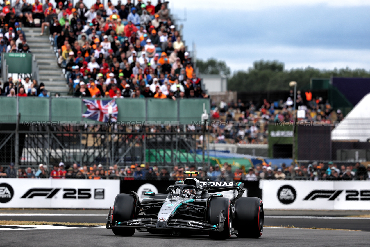 GP GRAN BRETAGNA, Andrea Kimi Antonelli (ITA) Mercedes AMG F1 W16.

05.07.2025. Formula 1 World Championship, Rd 12, British Grand Prix, Silverstone, England, Qualifiche Day.

- www.xpbimages.com, EMail: requests@xpbimages.com © Copyright: Charniaux / XPB Images