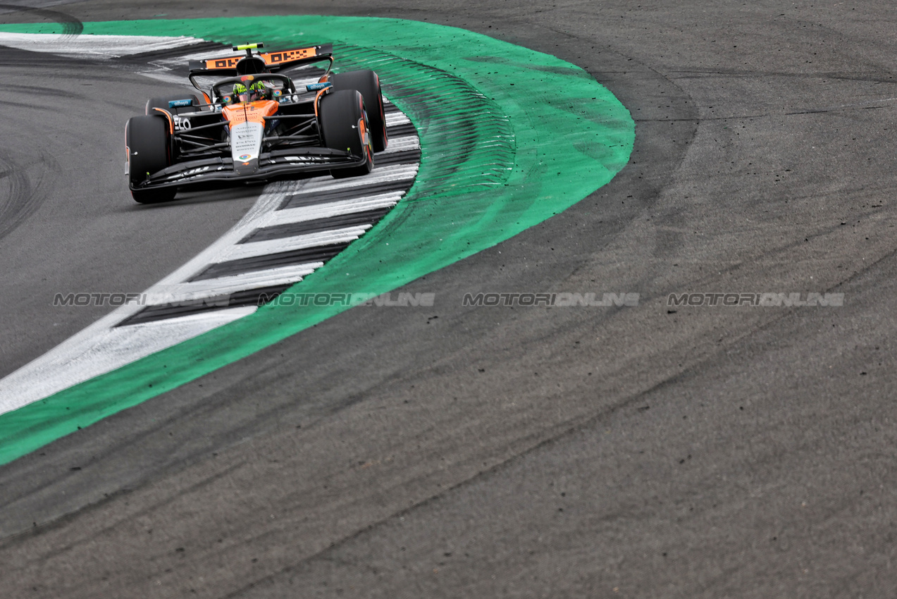 GP GRAN BRETAGNA, Lando Norris (GBR) McLaren MCL39.

05.07.2025. Formula 1 World Championship, Rd 12, British Grand Prix, Silverstone, England, Qualifiche Day.

- www.xpbimages.com, EMail: requests@xpbimages.com © Copyright: Bearne / XPB Images