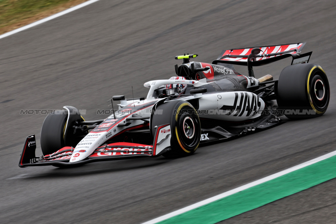 GP GRAN BRETAGNA, Oliver Bearman (GBR) Haas VF-25.

05.07.2025. Formula 1 World Championship, Rd 12, British Grand Prix, Silverstone, England, Qualifiche Day.

- www.xpbimages.com, EMail: requests@xpbimages.com © Copyright: Bearne / XPB Images