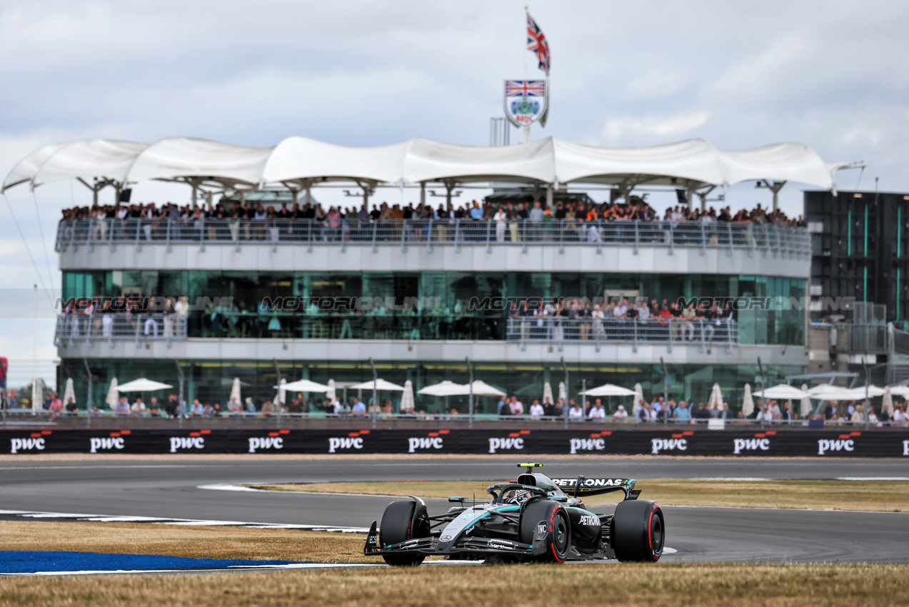 GP GRAN BRETAGNA, Andrea Kimi Antonelli (ITA) Mercedes AMG F1 W16.

05.07.2025. Formula 1 World Championship, Rd 12, British Grand Prix, Silverstone, England, Qualifiche Day.

 - www.xpbimages.com, EMail: requests@xpbimages.com © Copyright: Rew / XPB Images