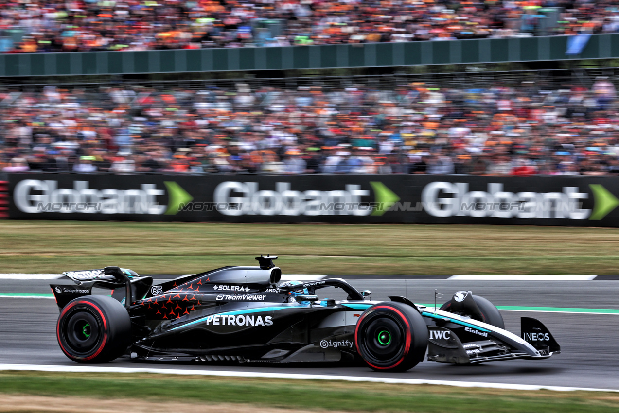 GP GRAN BRETAGNA, George Russell (GBR) Mercedes AMG F1 W16.

05.07.2025. Formula 1 World Championship, Rd 12, British Grand Prix, Silverstone, England, Qualifiche Day.

- www.xpbimages.com, EMail: requests@xpbimages.com © Copyright: Davenport / XPB Images