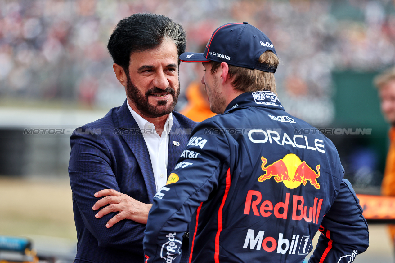 GP GRAN BRETAGNA, (L to R): Mohammed Bin Sulayem (UAE) FIA President with Max Verstappen (NLD) Red Bull Racing in qualifying parc ferme.

05.07.2025. Formula 1 World Championship, Rd 12, British Grand Prix, Silverstone, England, Qualifiche Day.

- www.xpbimages.com, EMail: requests@xpbimages.com © Copyright: Moy / XPB Images