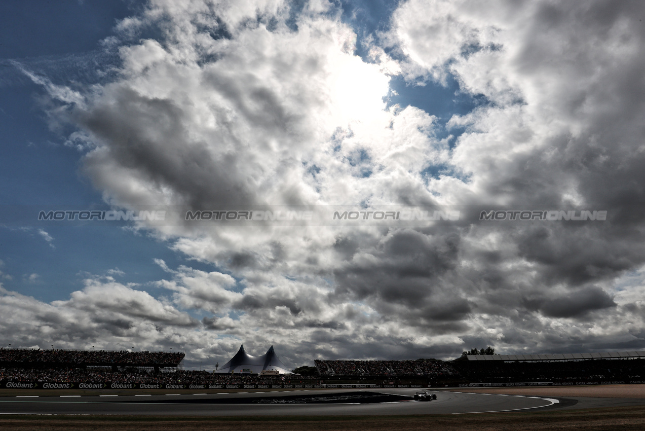 GP GRAN BRETAGNA, Esteban Ocon (FRA) Haas VF-25.

05.07.2025. Formula 1 World Championship, Rd 12, British Grand Prix, Silverstone, England, Qualifiche Day.

- www.xpbimages.com, EMail: requests@xpbimages.com © Copyright: Davenport / XPB Images