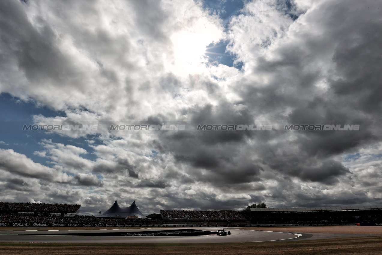 GP GRAN BRETAGNA, George Russell (GBR) Mercedes AMG F1 W16.

05.07.2025. Formula 1 World Championship, Rd 12, British Grand Prix, Silverstone, England, Qualifiche Day.

- www.xpbimages.com, EMail: requests@xpbimages.com © Copyright: Davenport / XPB Images