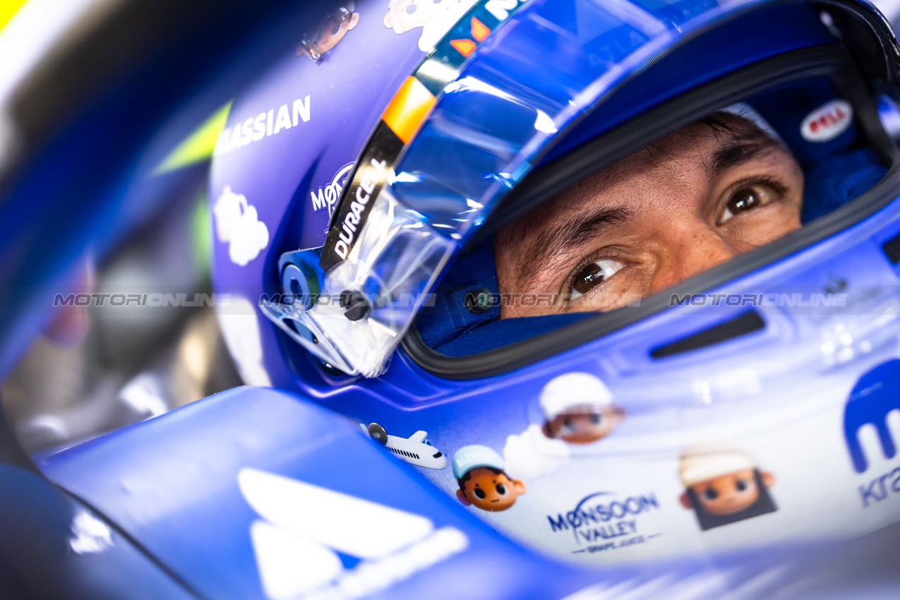 GP GRAN BRETAGNA, Alexander Albon (THA) Atlassian Williams Racing FW47.

05.07.2025. Formula 1 World Championship, Rd 12, British Grand Prix, Silverstone, England, Qualifiche Day.

- www.xpbimages.com, EMail: requests@xpbimages.com © Copyright: Bearne / XPB Images