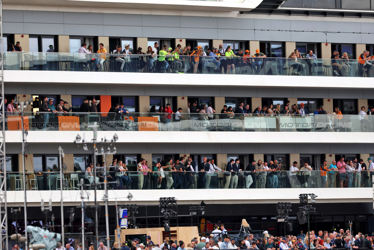 GP GRAN BRETAGNA, Circuit Atmosfera - fans.

05.07.2025. Formula 1 World Championship, Rd 12, British Grand Prix, Silverstone, England, Qualifiche Day.

 - www.xpbimages.com, EMail: requests@xpbimages.com © Copyright: Rew / XPB Images