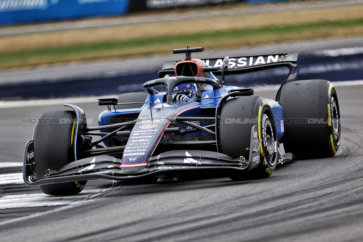GP GRAN BRETAGNA, Alexander Albon (THA) Atlassian Williams Racing FW47.

05.07.2025. Formula 1 World Championship, Rd 12, British Grand Prix, Silverstone, England, Qualifiche Day.

 - www.xpbimages.com, EMail: requests@xpbimages.com © Copyright: Rew / XPB Images