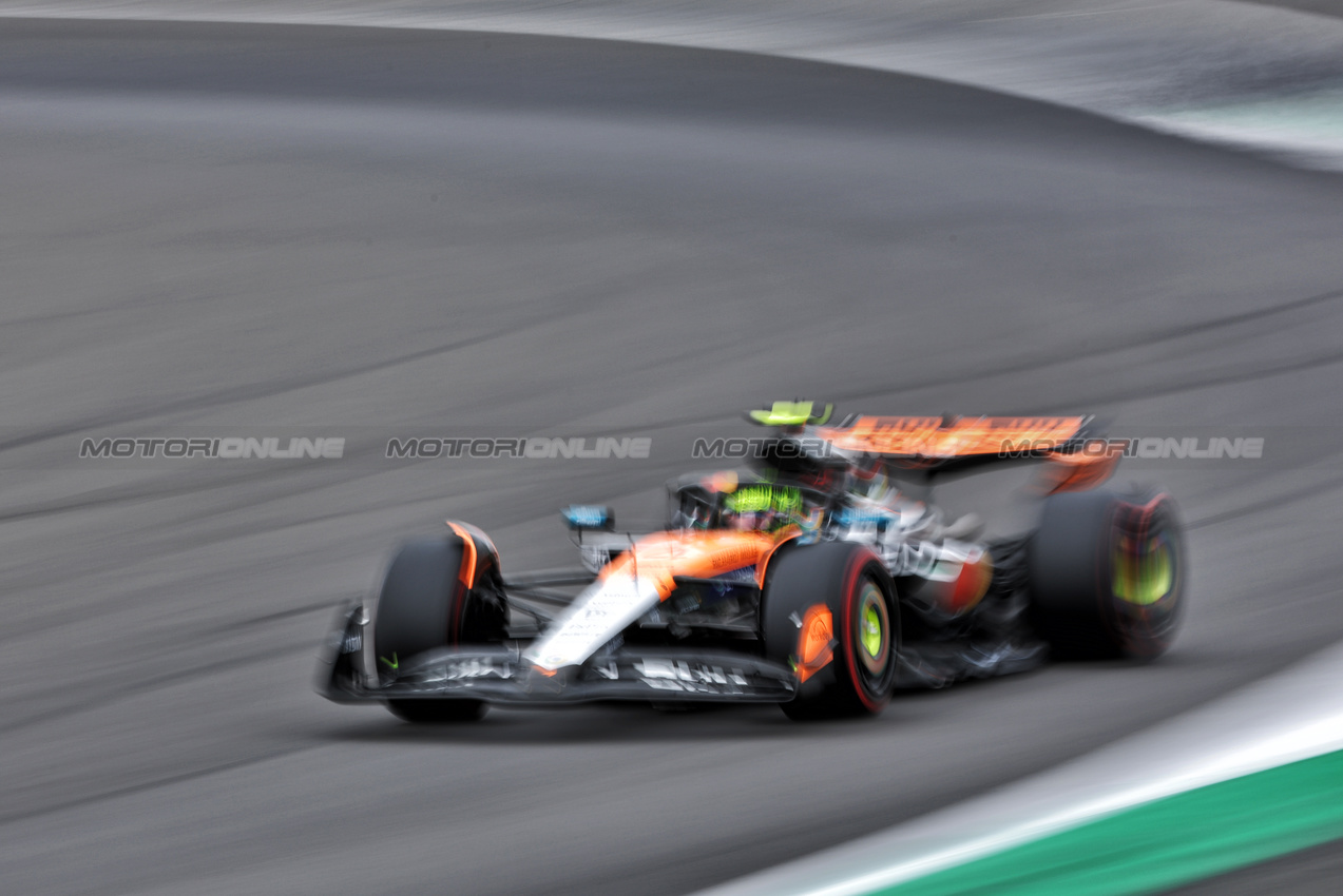 GP GRAN BRETAGNA, Lando Norris (GBR) McLaren MCL39.

05.07.2025. Formula 1 World Championship, Rd 12, British Grand Prix, Silverstone, England, Qualifiche Day.

- www.xpbimages.com, EMail: requests@xpbimages.com © Copyright: Bearne / XPB Images