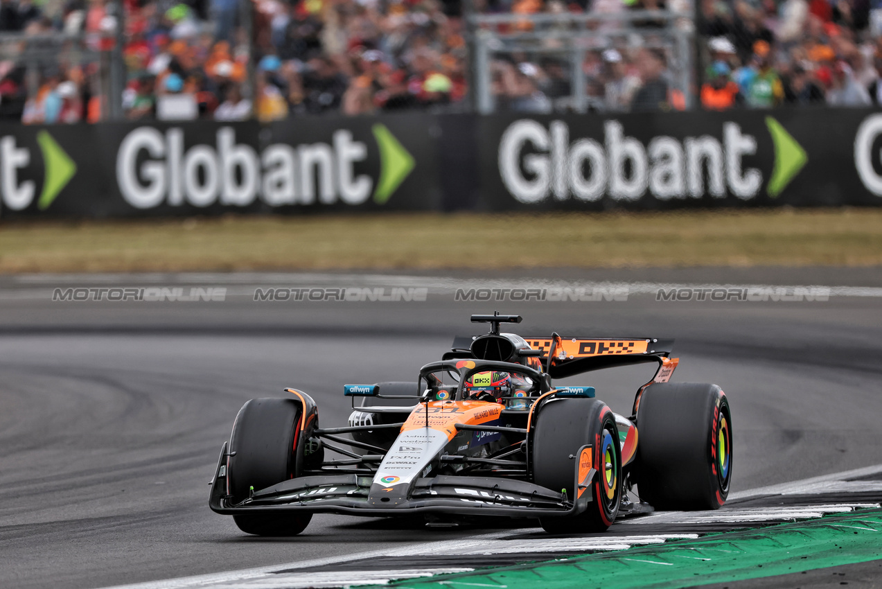 GP GRAN BRETAGNA, Oscar Piastri (AUS) McLaren MCL39.

05.07.2025. Formula 1 World Championship, Rd 12, British Grand Prix, Silverstone, England, Qualifiche Day.

 - www.xpbimages.com, EMail: requests@xpbimages.com © Copyright: Rew / XPB Images