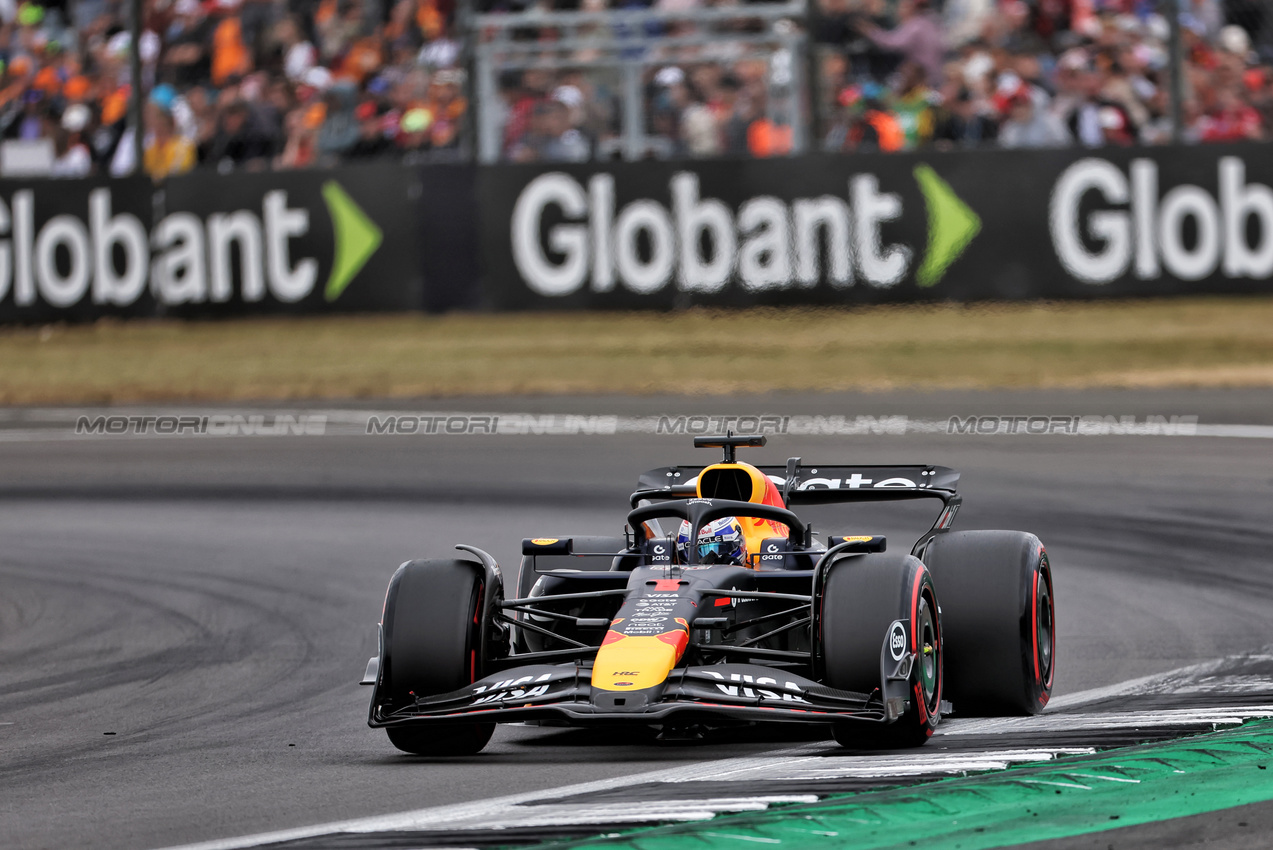 GP GRAN BRETAGNA, Max Verstappen (NLD) Red Bull Racing RB21.

05.07.2025. Formula 1 World Championship, Rd 12, British Grand Prix, Silverstone, England, Qualifiche Day.

 - www.xpbimages.com, EMail: requests@xpbimages.com © Copyright: Rew / XPB Images