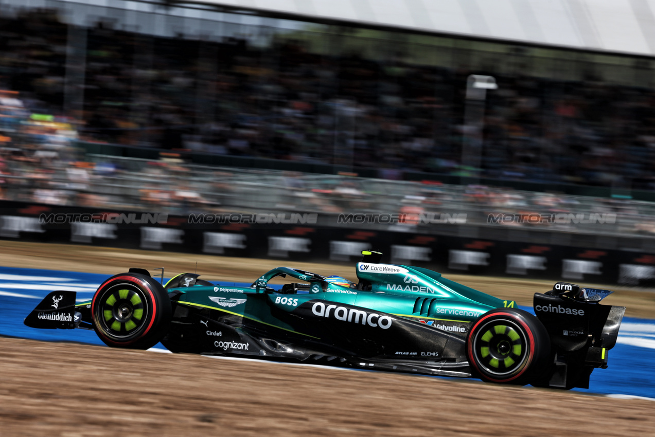 GP GRAN BRETAGNA, Fernando Alonso (ESP) Aston Martin F1 Team AMR25.

04.07.2025. Formula 1 World Championship, Rd 12, British Grand Prix, Silverstone, England, Practice Day.

- www.xpbimages.com, EMail: requests@xpbimages.com © Copyright: Bearne / XPB Images