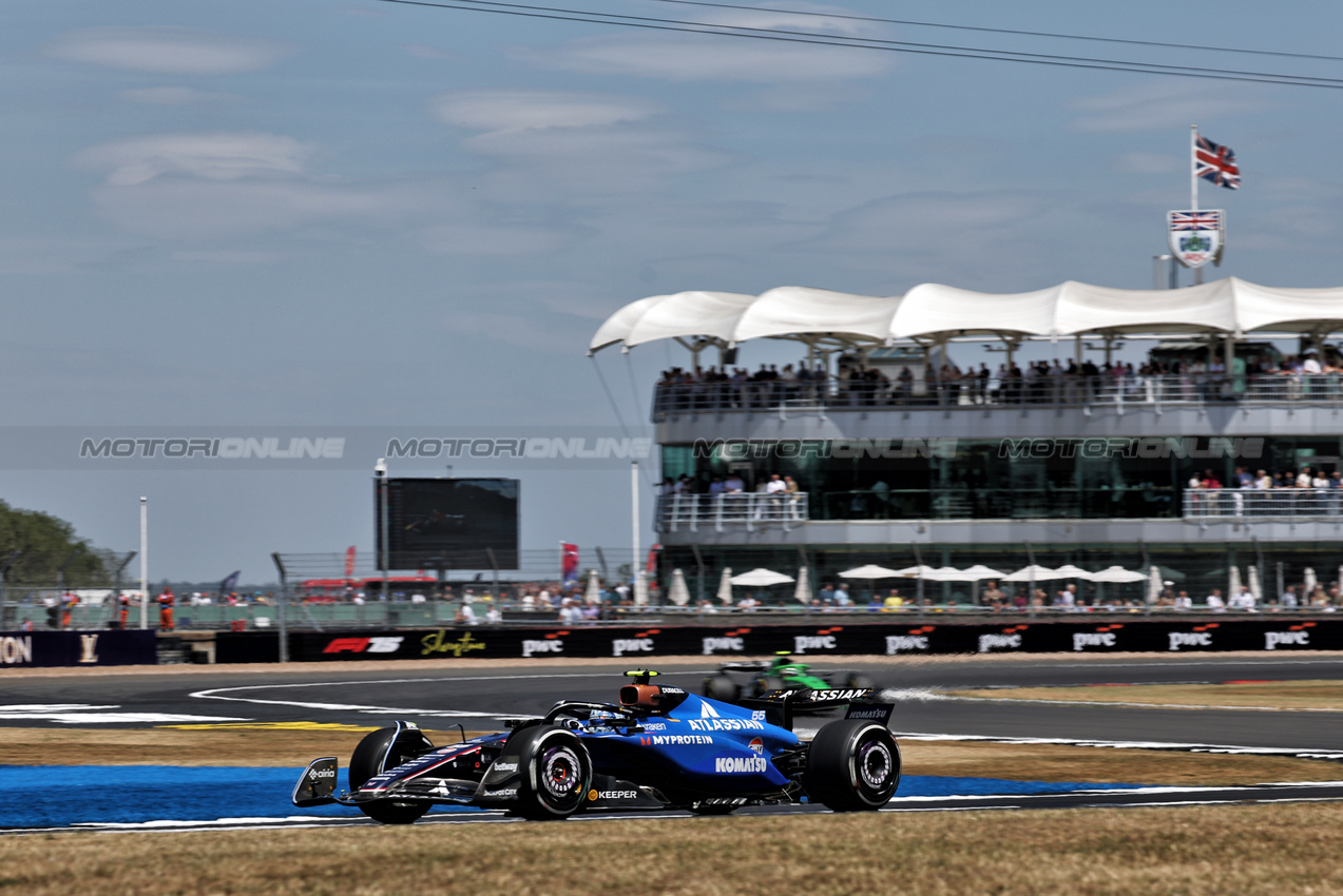 GP GRAN BRETAGNA, Carlos Sainz (ESP) Atlassian Williams Racing FW47.

04.07.2025. Formula 1 World Championship, Rd 12, British Grand Prix, Silverstone, England, Practice Day.

- www.xpbimages.com, EMail: requests@xpbimages.com © Copyright: Bearne / XPB Images