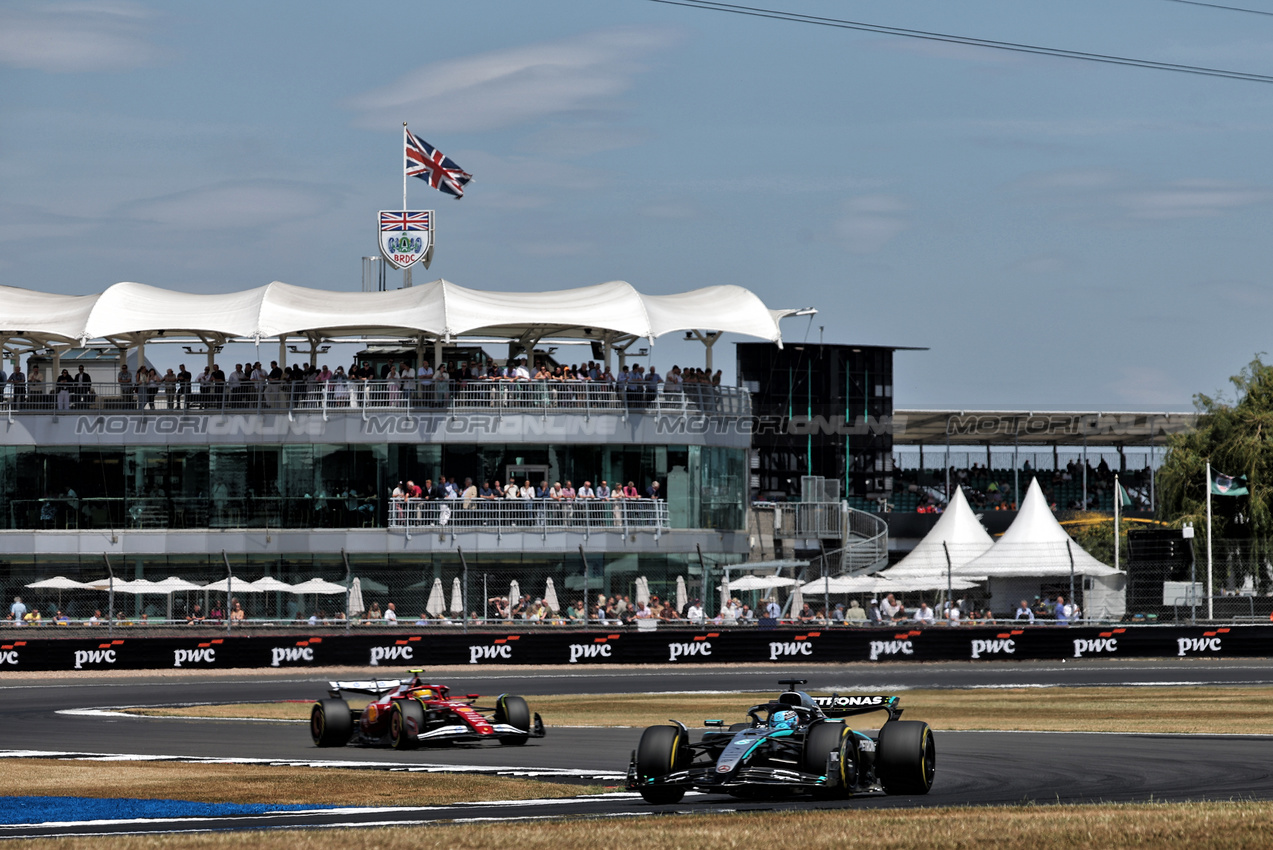 GP GRAN BRETAGNA, George Russell (GBR) Mercedes AMG F1 W16.

04.07.2025. Formula 1 World Championship, Rd 12, British Grand Prix, Silverstone, England, Practice Day.

- www.xpbimages.com, EMail: requests@xpbimages.com © Copyright: Bearne / XPB Images