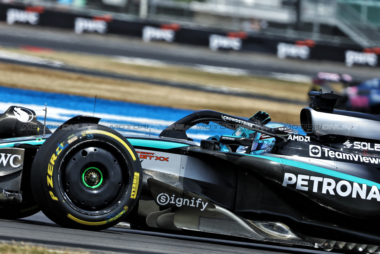 GP GRAN BRETAGNA, George Russell (GBR) Mercedes AMG F1 W16.

04.07.2025. Formula 1 World Championship, Rd 12, British Grand Prix, Silverstone, England, Practice Day.

- www.xpbimages.com, EMail: requests@xpbimages.com © Copyright: Bearne / XPB Images