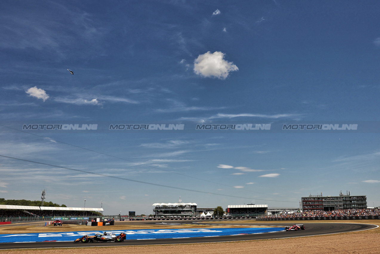 GP GRAN BRETAGNA, Lando Norris (GBR) McLaren MCL39.

04.07.2025. Formula 1 World Championship, Rd 12, British Grand Prix, Silverstone, England, Practice Day.

- www.xpbimages.com, EMail: requests@xpbimages.com © Copyright: Bearne / XPB Images