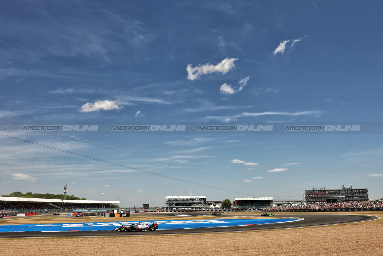 GP GRAN BRETAGNA, Oscar Piastri (AUS) McLaren MCL39.

04.07.2025. Formula 1 World Championship, Rd 12, British Grand Prix, Silverstone, England, Practice Day.

- www.xpbimages.com, EMail: requests@xpbimages.com © Copyright: Bearne / XPB Images