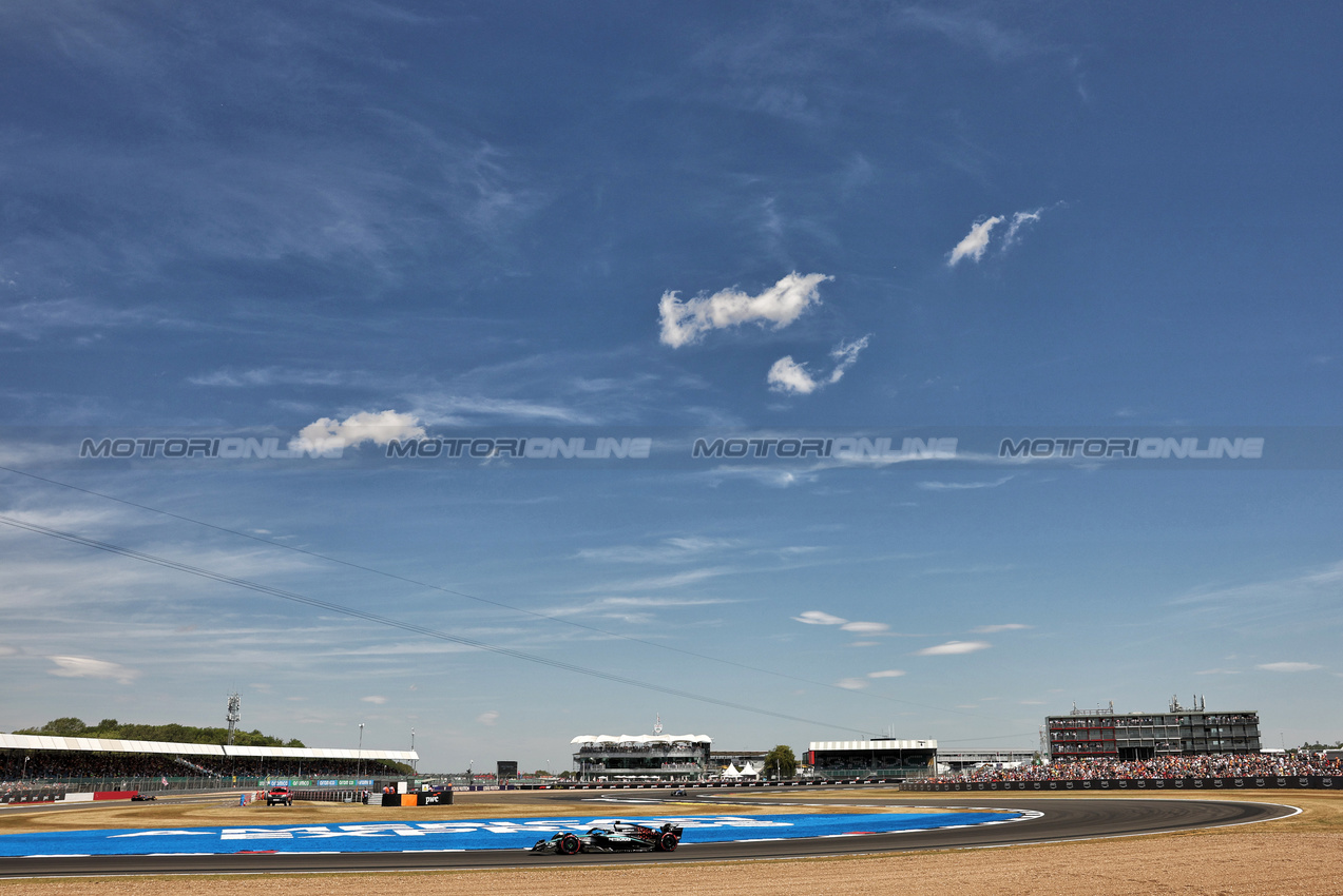 GP GRAN BRETAGNA, George Russell (GBR) Mercedes AMG F1 W16.

04.07.2025. Formula 1 World Championship, Rd 12, British Grand Prix, Silverstone, England, Practice Day.

- www.xpbimages.com, EMail: requests@xpbimages.com © Copyright: Bearne / XPB Images