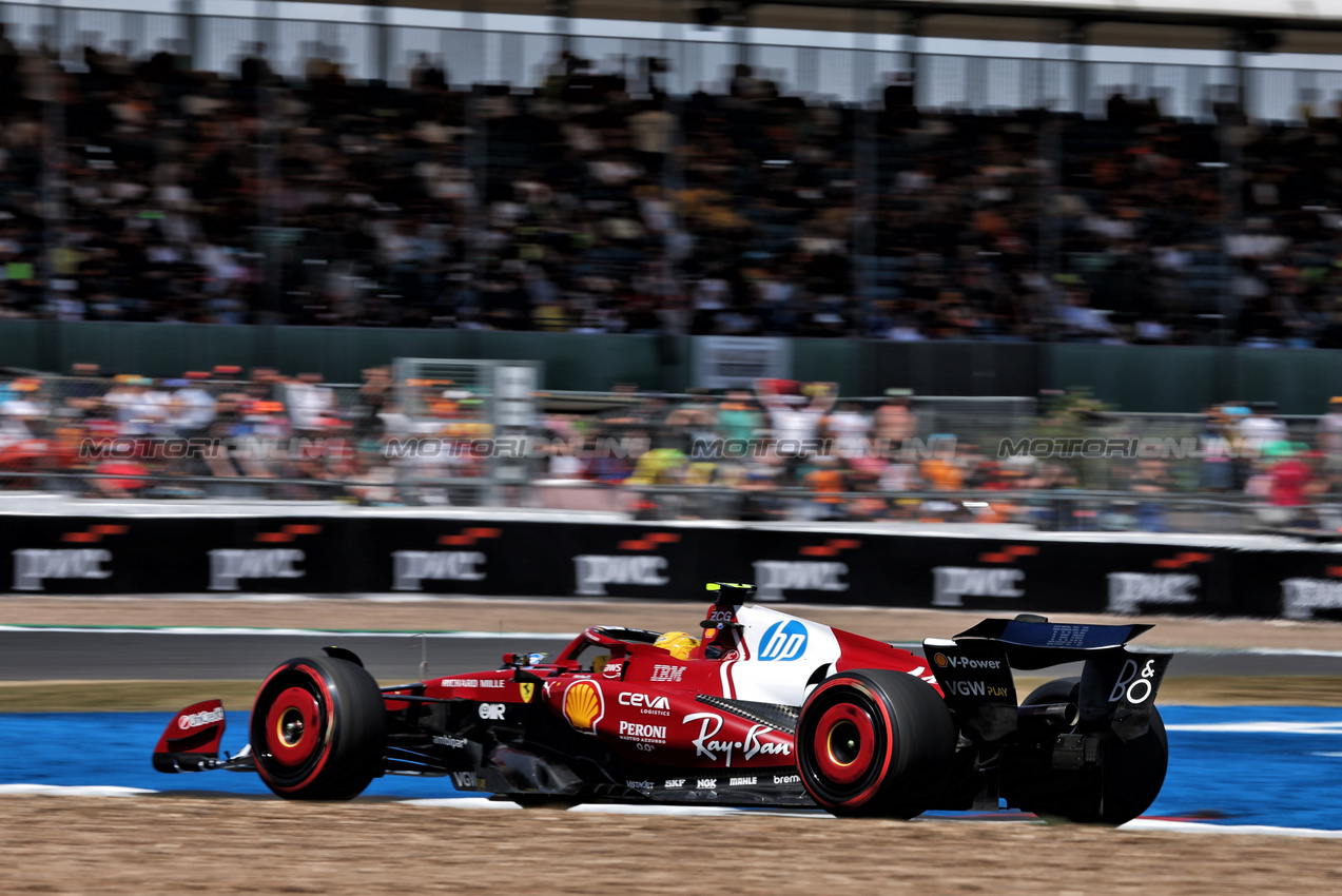 GP GRAN BRETAGNA, Lewis Hamilton (GBR) Ferrari SF-25.

04.07.2025. Formula 1 World Championship, Rd 12, British Grand Prix, Silverstone, England, Practice Day.

- www.xpbimages.com, EMail: requests@xpbimages.com © Copyright: Bearne / XPB Images