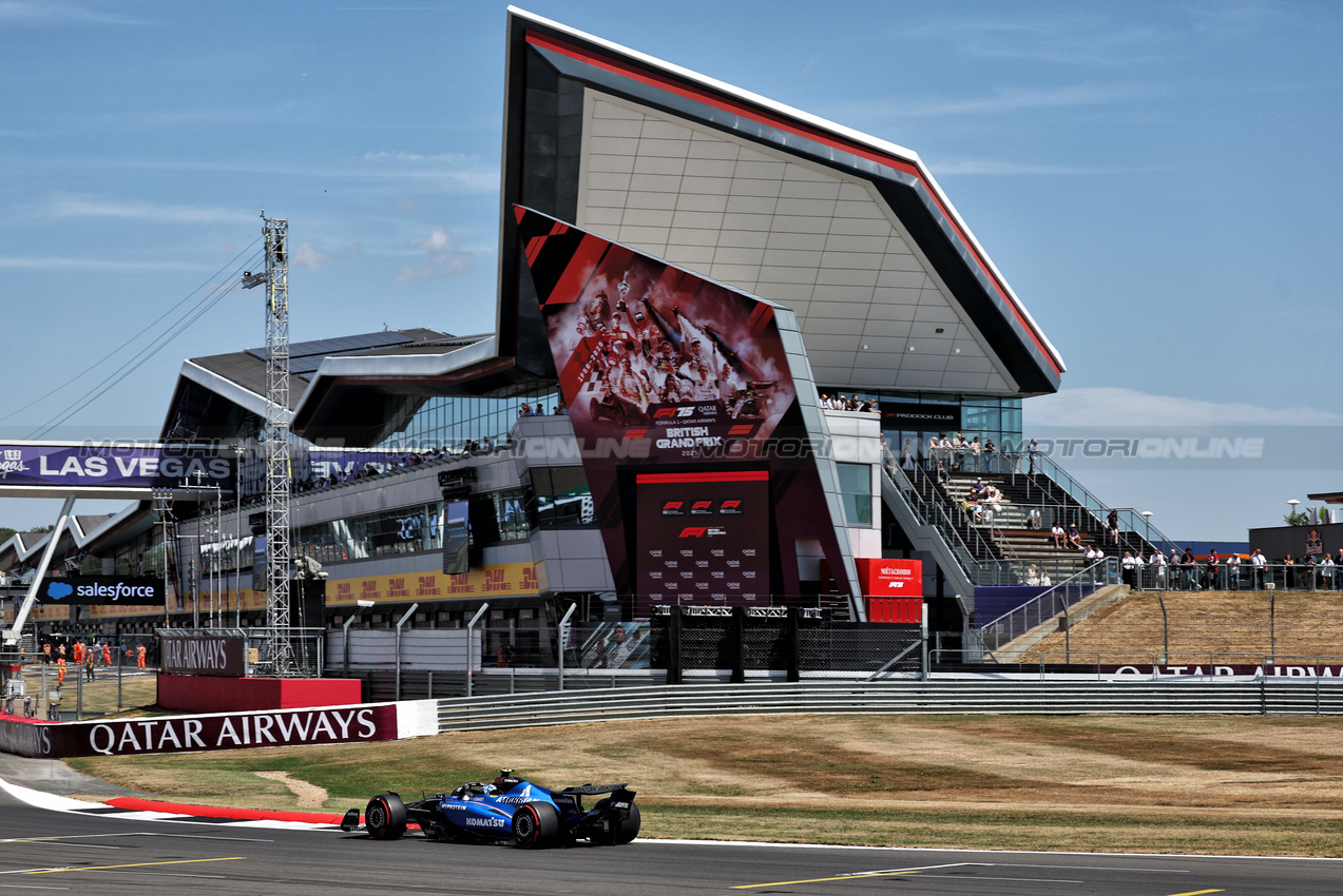 GP GRAN BRETAGNA, Carlos Sainz (ESP) Atlassian Williams Racing FW47.

04.07.2025. Formula 1 World Championship, Rd 12, British Grand Prix, Silverstone, England, Practice Day.

- www.xpbimages.com, EMail: requests@xpbimages.com © Copyright: Moy / XPB Images