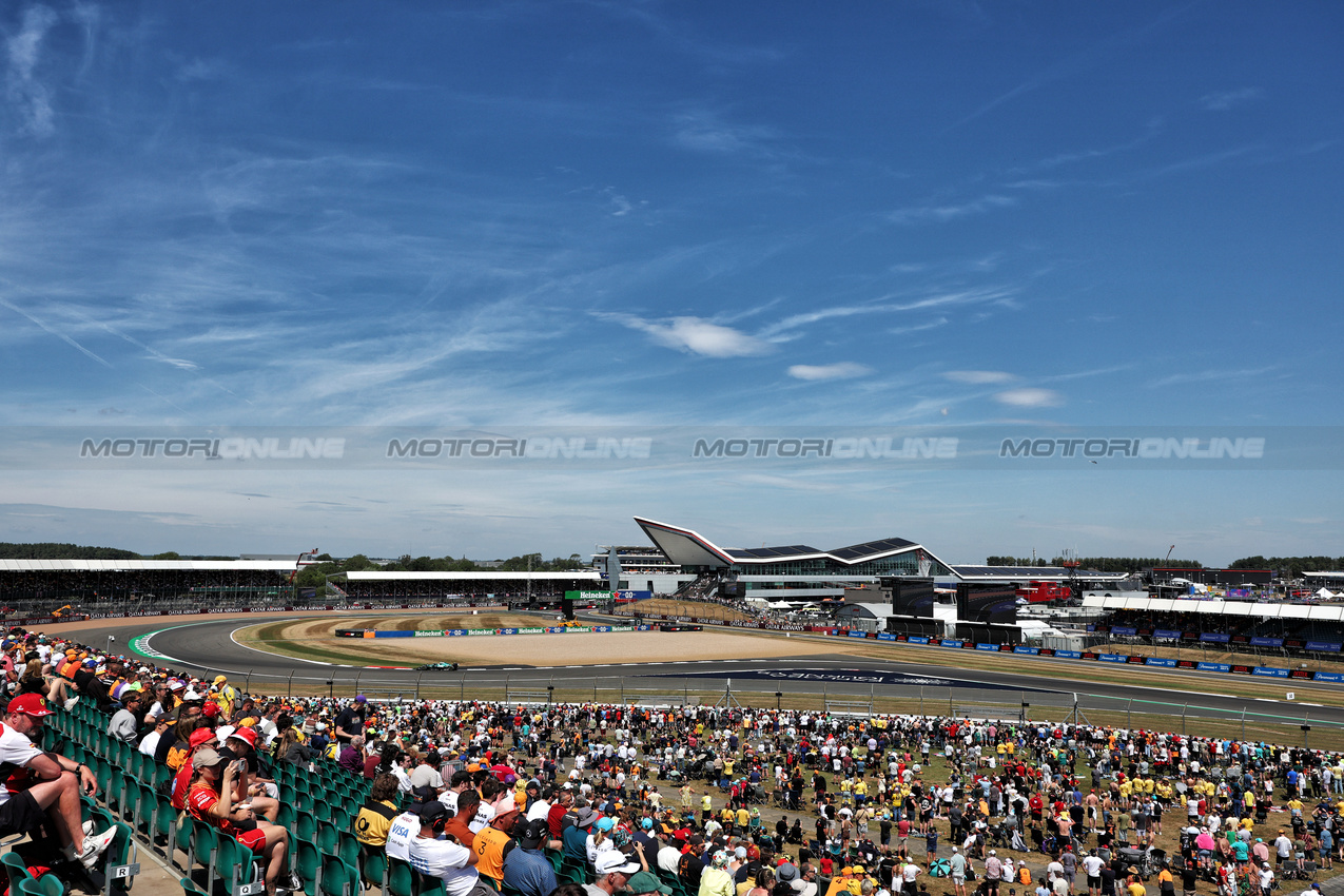 GP GRAN BRETAGNA, Fernando Alonso (ESP) Aston Martin F1 Team AMR25.

04.07.2025. Formula 1 World Championship, Rd 12, British Grand Prix, Silverstone, England, Practice Day.

- www.xpbimages.com, EMail: requests@xpbimages.com © Copyright: Moy / XPB Images