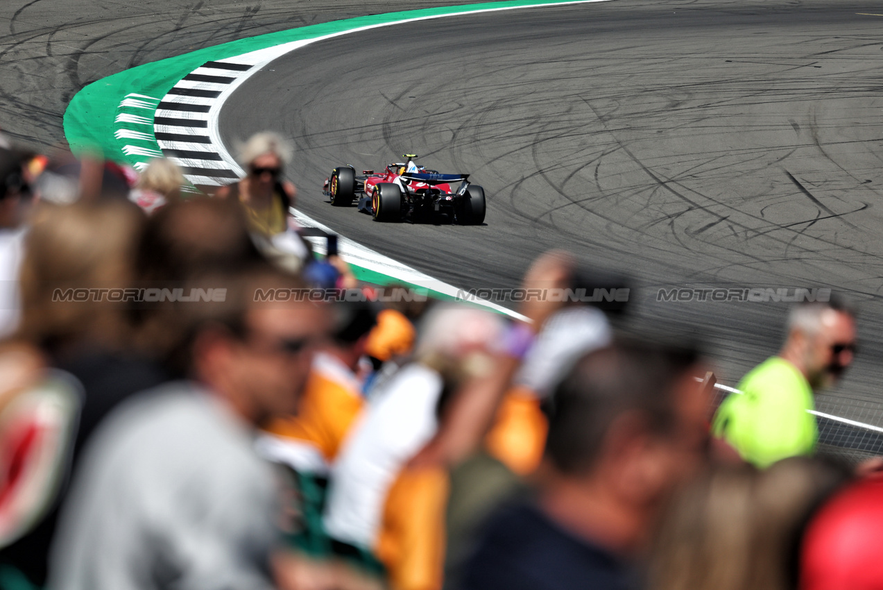 GP GRAN BRETAGNA, Lewis Hamilton (GBR) Ferrari SF-25.

04.07.2025. Formula 1 World Championship, Rd 12, British Grand Prix, Silverstone, England, Practice Day.

- www.xpbimages.com, EMail: requests@xpbimages.com © Copyright: Moy / XPB Images