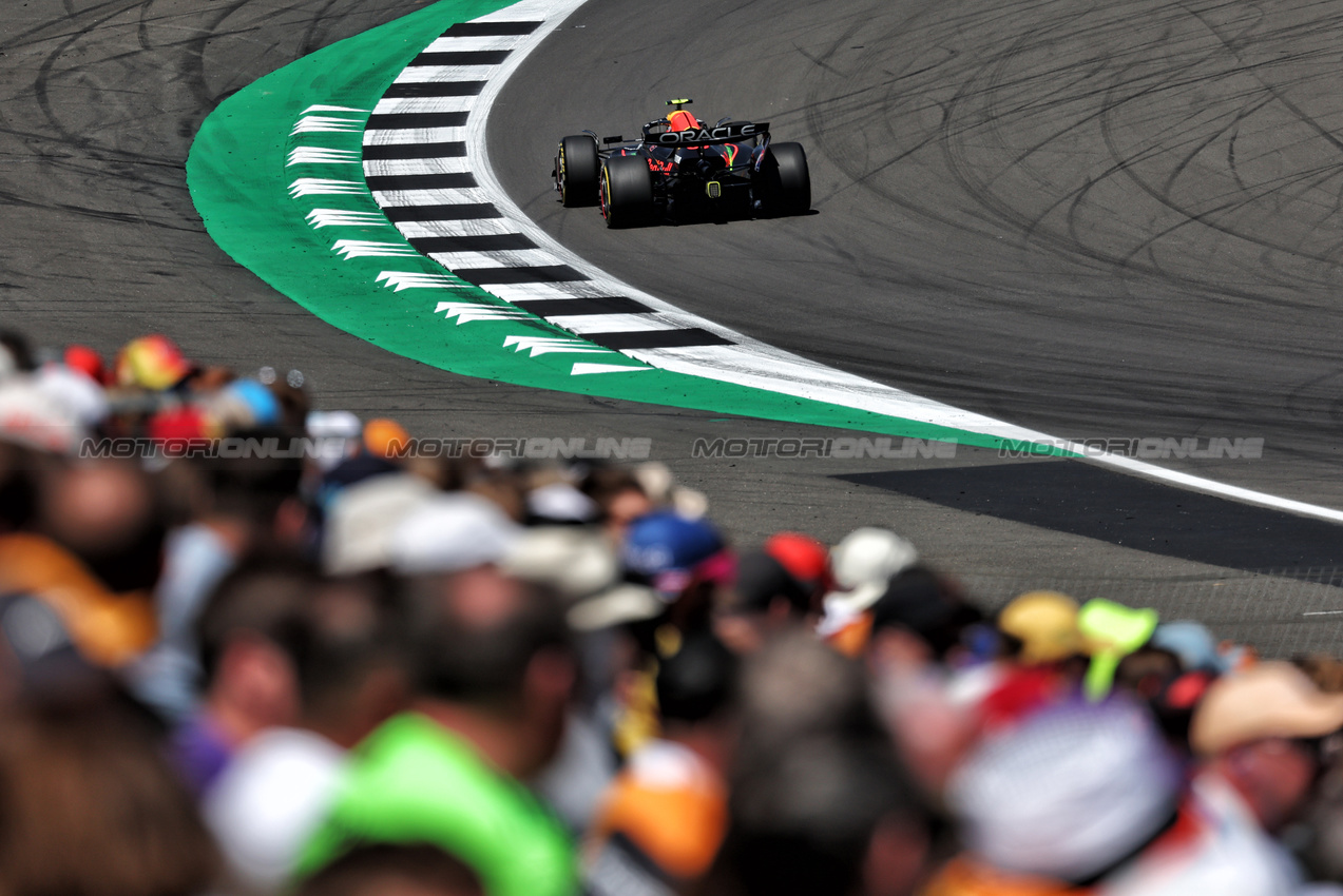 GP GRAN BRETAGNA, Arvid Lindblad (GBR) Red Bull Racing RB21 Red Bull Junior Driver.

04.07.2025. Formula 1 World Championship, Rd 12, British Grand Prix, Silverstone, England, Practice Day.

- www.xpbimages.com, EMail: requests@xpbimages.com © Copyright: Moy / XPB Images