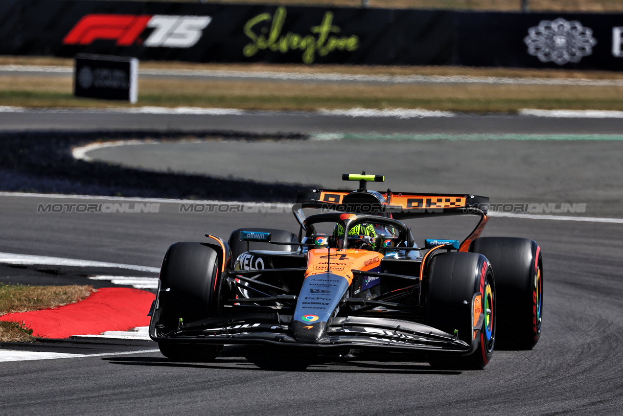 GP GRAN BRETAGNA, Lando Norris (GBR) McLaren MCL39.

04.07.2025. Formula 1 World Championship, Rd 12, British Grand Prix, Silverstone, England, Practice Day.

- www.xpbimages.com, EMail: requests@xpbimages.com © Copyright: Moy / XPB Images