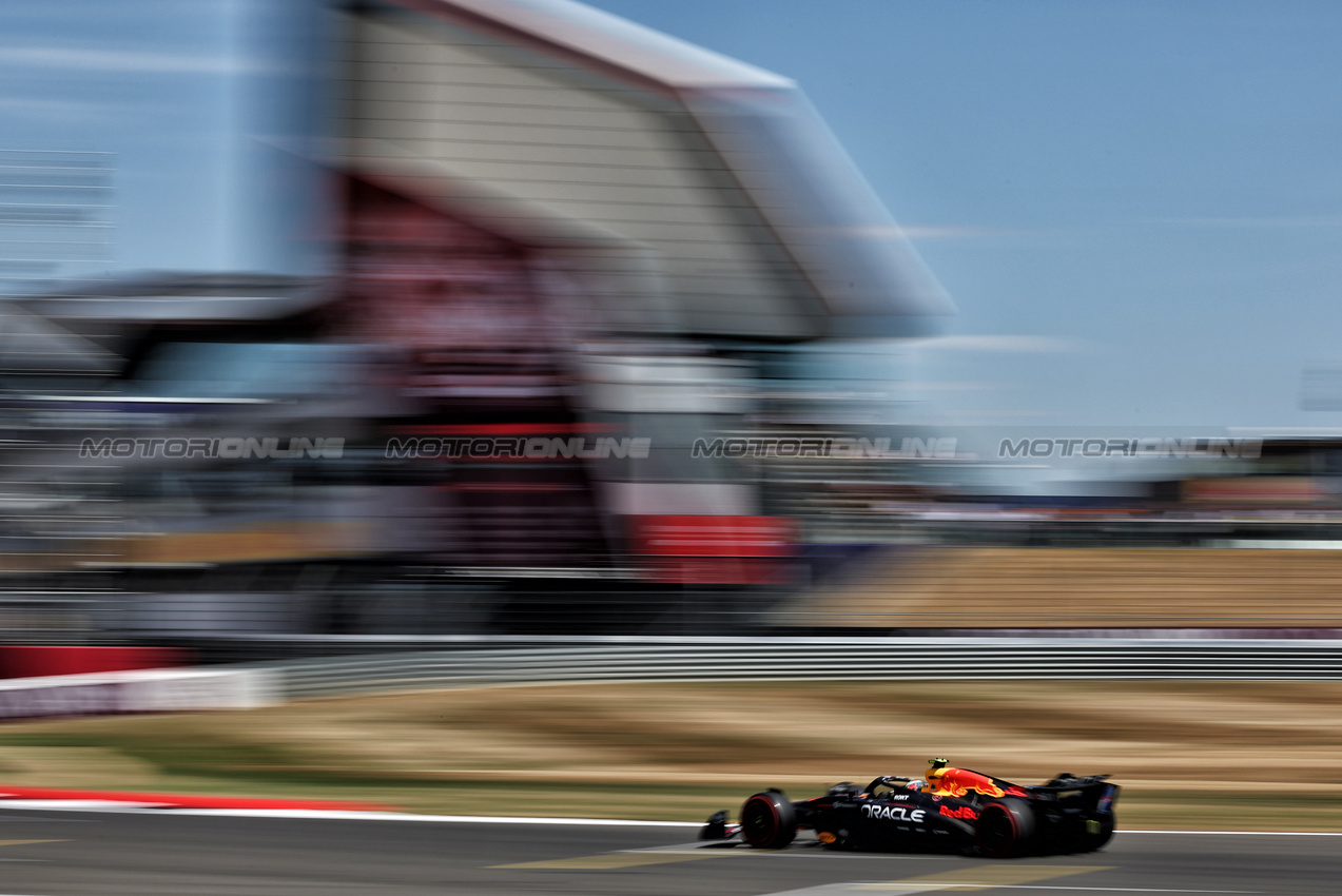 GP GRAN BRETAGNA, Arvid Lindblad (GBR) Red Bull Racing RB21 Red Bull Junior Driver.

04.07.2025. Formula 1 World Championship, Rd 12, British Grand Prix, Silverstone, England, Practice Day.

- www.xpbimages.com, EMail: requests@xpbimages.com © Copyright: Moy / XPB Images