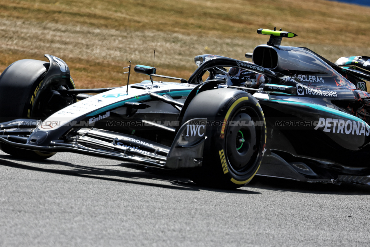GP GRAN BRETAGNA, Andrea Kimi Antonelli (ITA) Mercedes AMG F1 W16.

04.07.2025. Formula 1 World Championship, Rd 12, British Grand Prix, Silverstone, England, Practice Day.

- www.xpbimages.com, EMail: requests@xpbimages.com © Copyright: Bearne / XPB Images