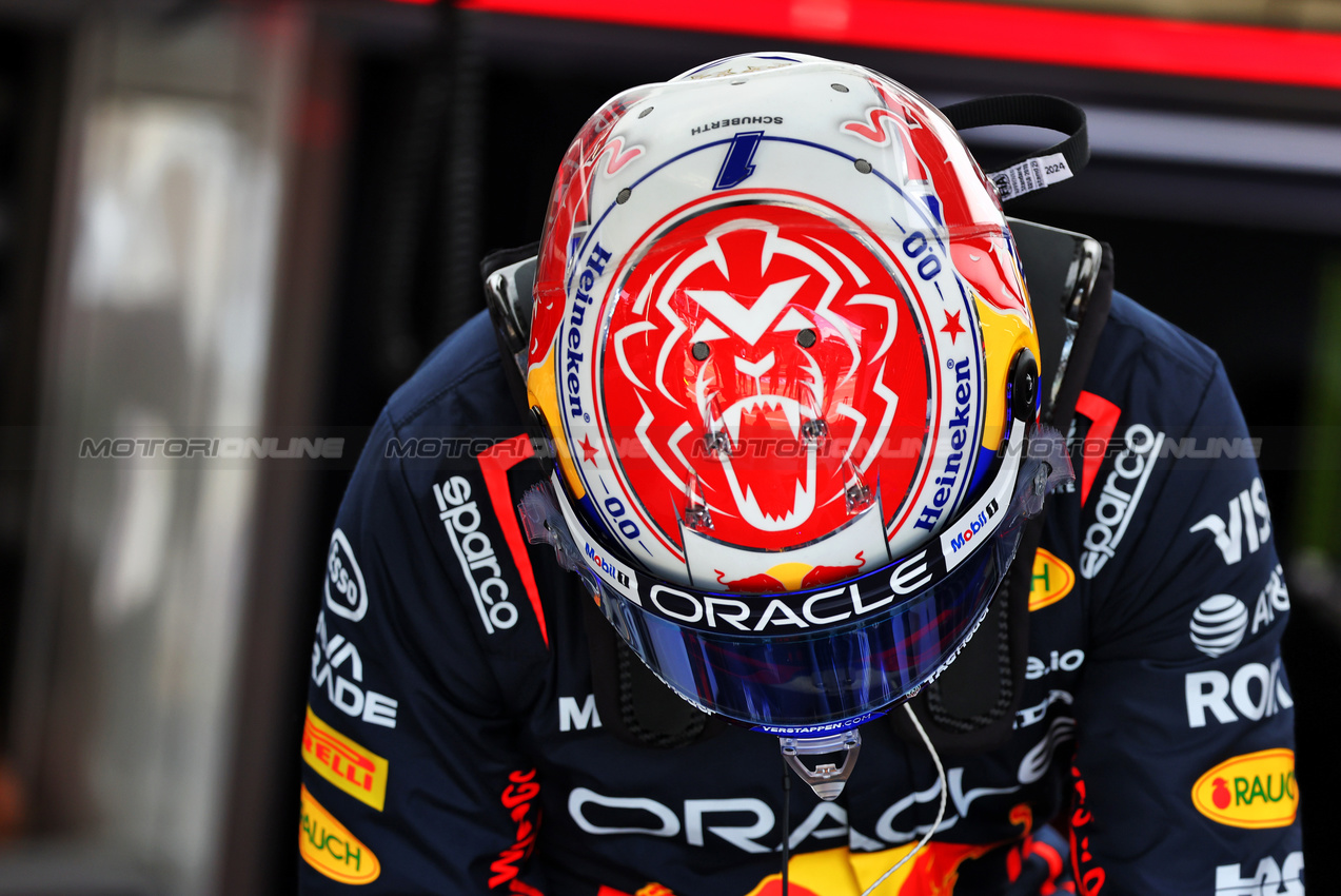 GP GRAN BRETAGNA, Max Verstappen (NLD) Red Bull Racing RB21.

04.07.2025. Formula 1 World Championship, Rd 12, British Grand Prix, Silverstone, England, Practice Day.

- www.xpbimages.com, EMail: requests@xpbimages.com © Copyright: Batchelor / XPB Images