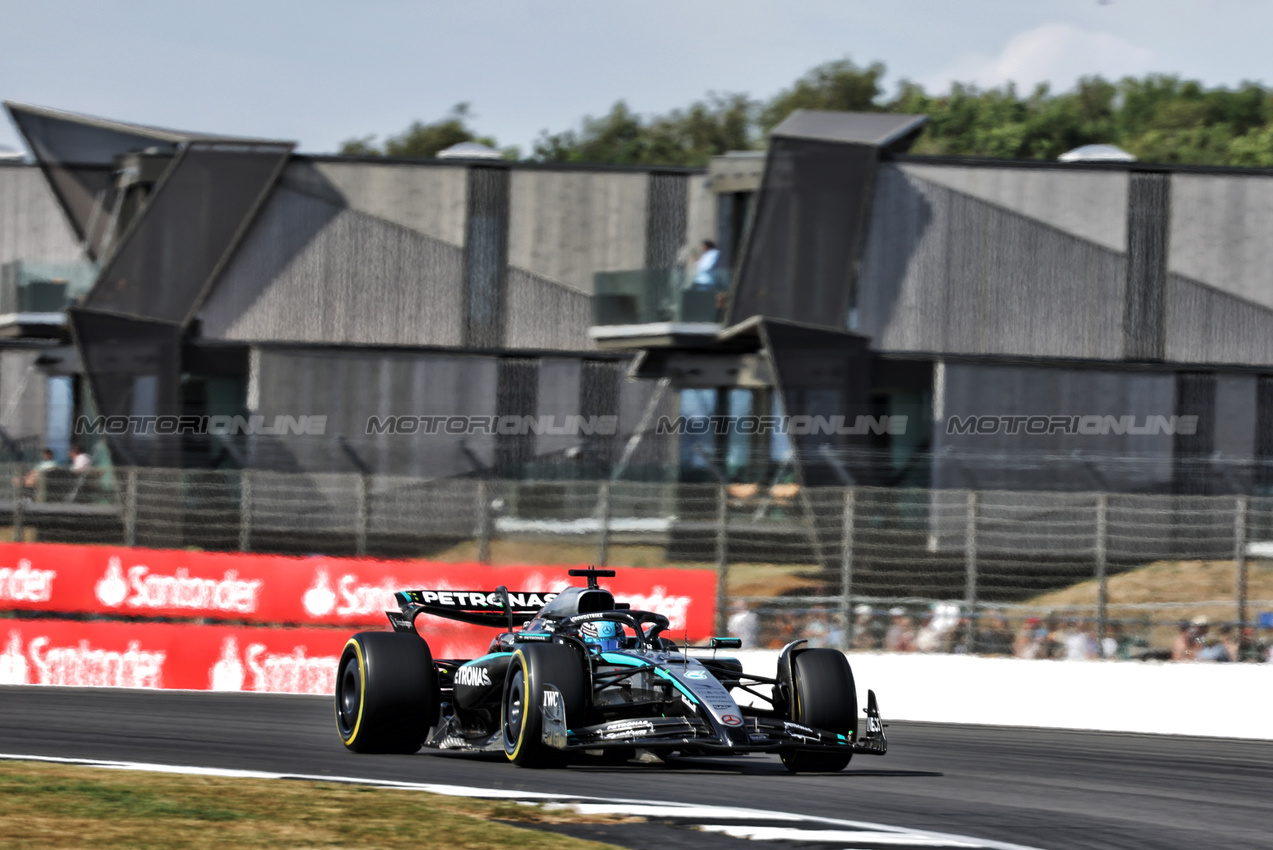GP GRAN BRETAGNA, George Russell (GBR) Mercedes AMG F1 W16.

04.07.2025. Formula 1 World Championship, Rd 12, British Grand Prix, Silverstone, England, Practice Day.

- www.xpbimages.com, EMail: requests@xpbimages.com © Copyright: Bearne / XPB Images