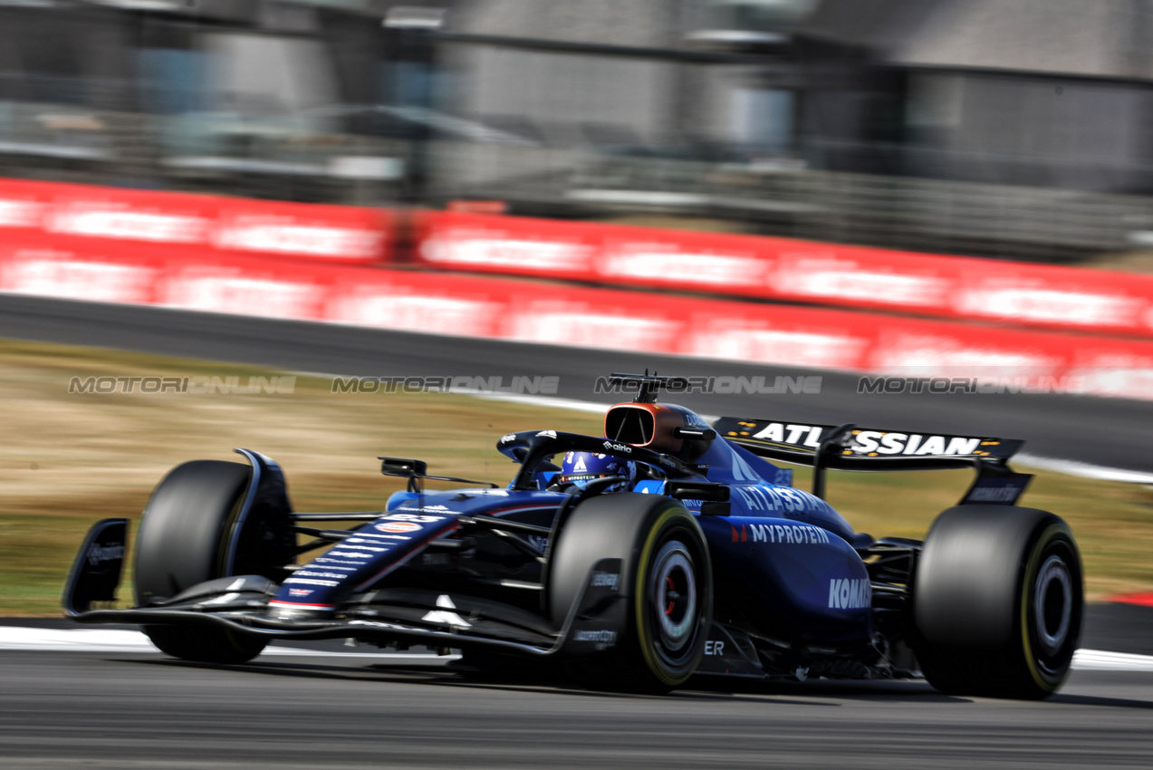 GP GRAN BRETAGNA, Alexander Albon (THA) Atlassian Williams Racing FW47.

04.07.2025. Formula 1 World Championship, Rd 12, British Grand Prix, Silverstone, England, Practice Day.

- www.xpbimages.com, EMail: requests@xpbimages.com © Copyright: Bearne / XPB Images