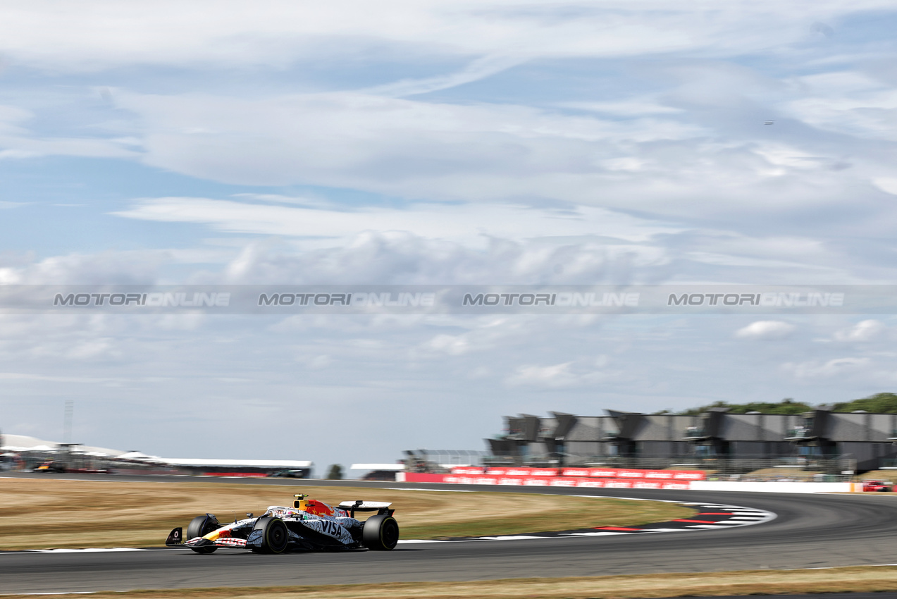 GP GRAN BRETAGNA, Liam Lawson (NZL) Racing Bulls VCARB 02.

04.07.2025. Formula 1 World Championship, Rd 12, British Grand Prix, Silverstone, England, Practice Day.

- www.xpbimages.com, EMail: requests@xpbimages.com © Copyright: Bearne / XPB Images