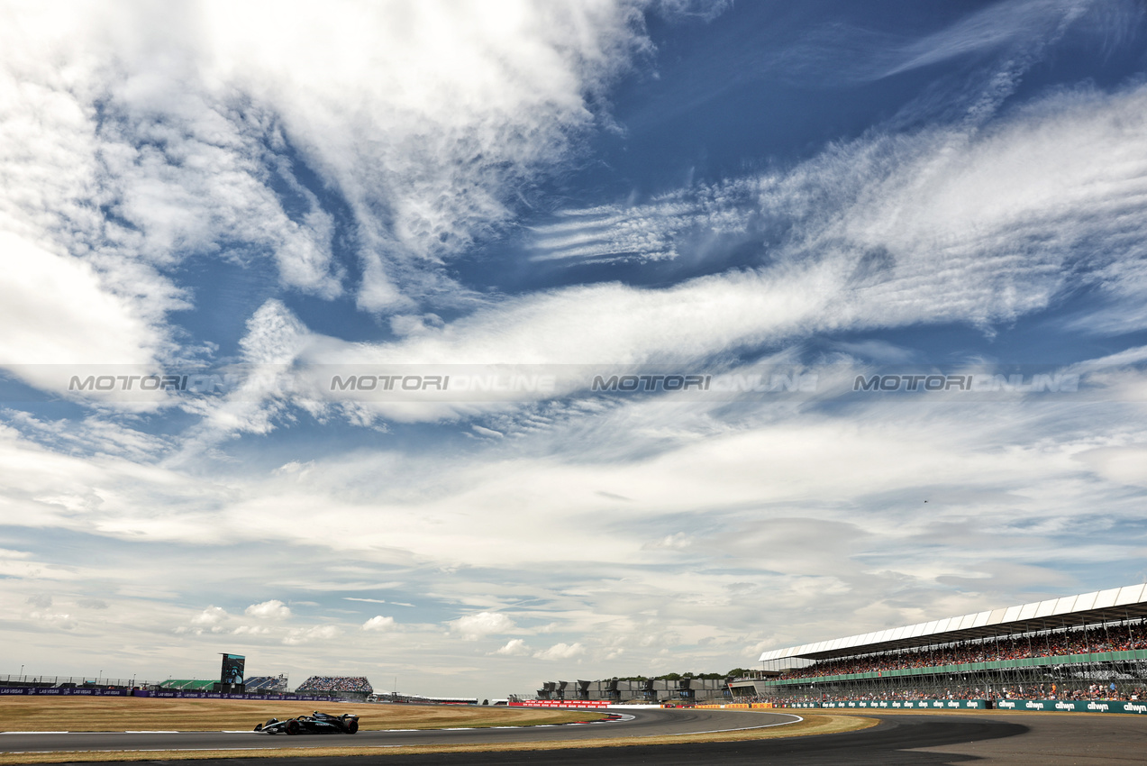 GP GRAN BRETAGNA, Andrea Kimi Antonelli (ITA) Mercedes AMG F1 W16.

04.07.2025. Formula 1 World Championship, Rd 12, British Grand Prix, Silverstone, England, Practice Day.

- www.xpbimages.com, EMail: requests@xpbimages.com © Copyright: Bearne / XPB Images