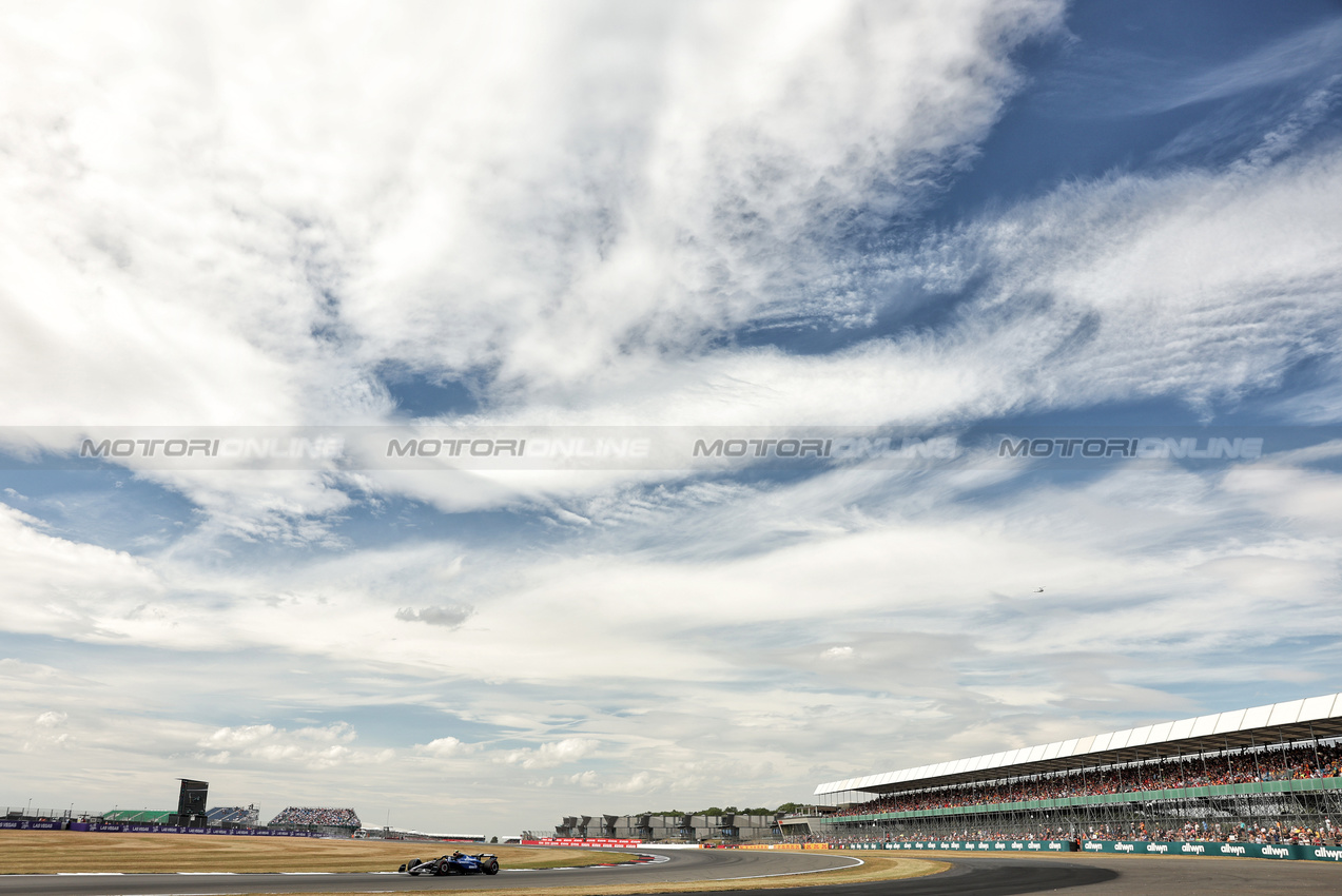 GP GRAN BRETAGNA, Carlos Sainz (ESP) Atlassian Williams Racing FW47.

04.07.2025. Formula 1 World Championship, Rd 12, British Grand Prix, Silverstone, England, Practice Day.

- www.xpbimages.com, EMail: requests@xpbimages.com © Copyright: Bearne / XPB Images
