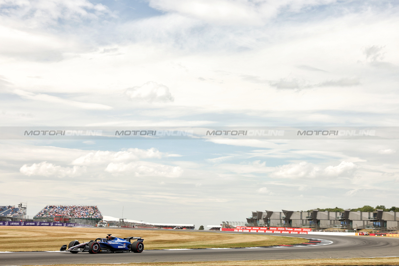 GP GRAN BRETAGNA, Alexander Albon (THA) Atlassian Williams Racing FW47.

04.07.2025. Formula 1 World Championship, Rd 12, British Grand Prix, Silverstone, England, Practice Day.

- www.xpbimages.com, EMail: requests@xpbimages.com © Copyright: Bearne / XPB Images
