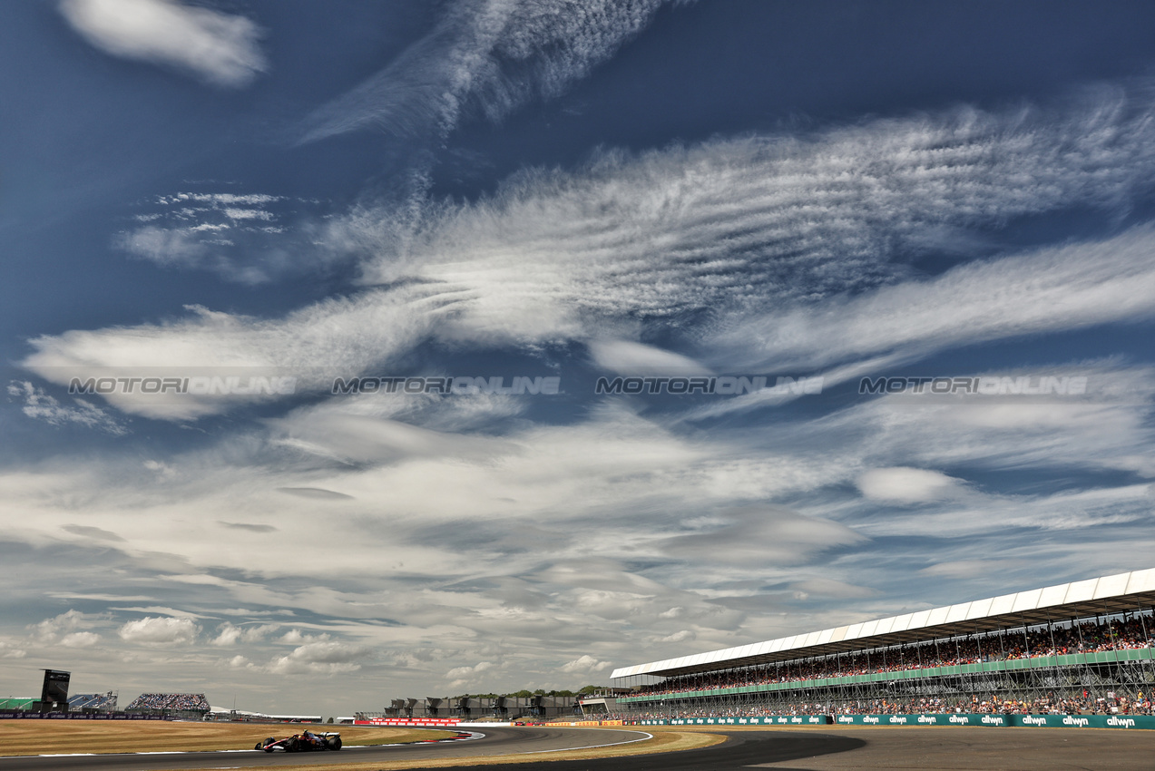 GP GRAN BRETAGNA, Lewis Hamilton (GBR) Ferrari SF-25.

04.07.2025. Formula 1 World Championship, Rd 12, British Grand Prix, Silverstone, England, Practice Day.

- www.xpbimages.com, EMail: requests@xpbimages.com © Copyright: Bearne / XPB Images
