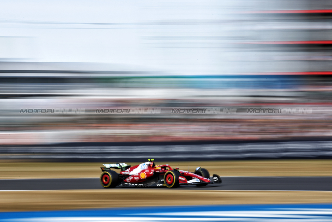 GP GRAN BRETAGNA, Lewis Hamilton (GBR) Ferrari SF-25.

04.07.2025. Formula 1 World Championship, Rd 12, British Grand Prix, Silverstone, England, Practice Day.

- www.xpbimages.com, EMail: requests@xpbimages.com © Copyright: Charniaux / XPB Images
