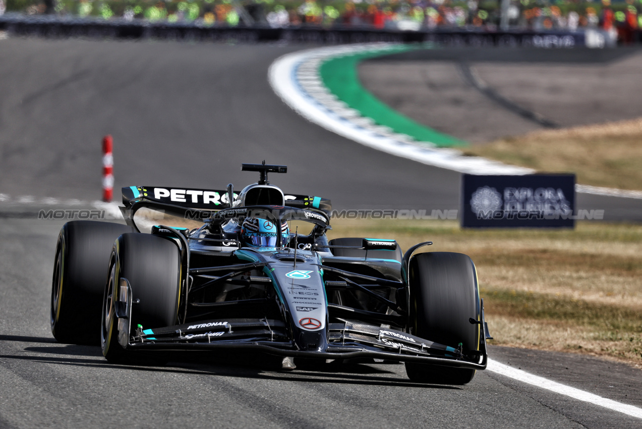 GP GRAN BRETAGNA, George Russell (GBR) Mercedes AMG F1 W16.

04.07.2025. Formula 1 World Championship, Rd 12, British Grand Prix, Silverstone, England, Practice Day.

- www.xpbimages.com, EMail: requests@xpbimages.com © Copyright: Moy / XPB Images
