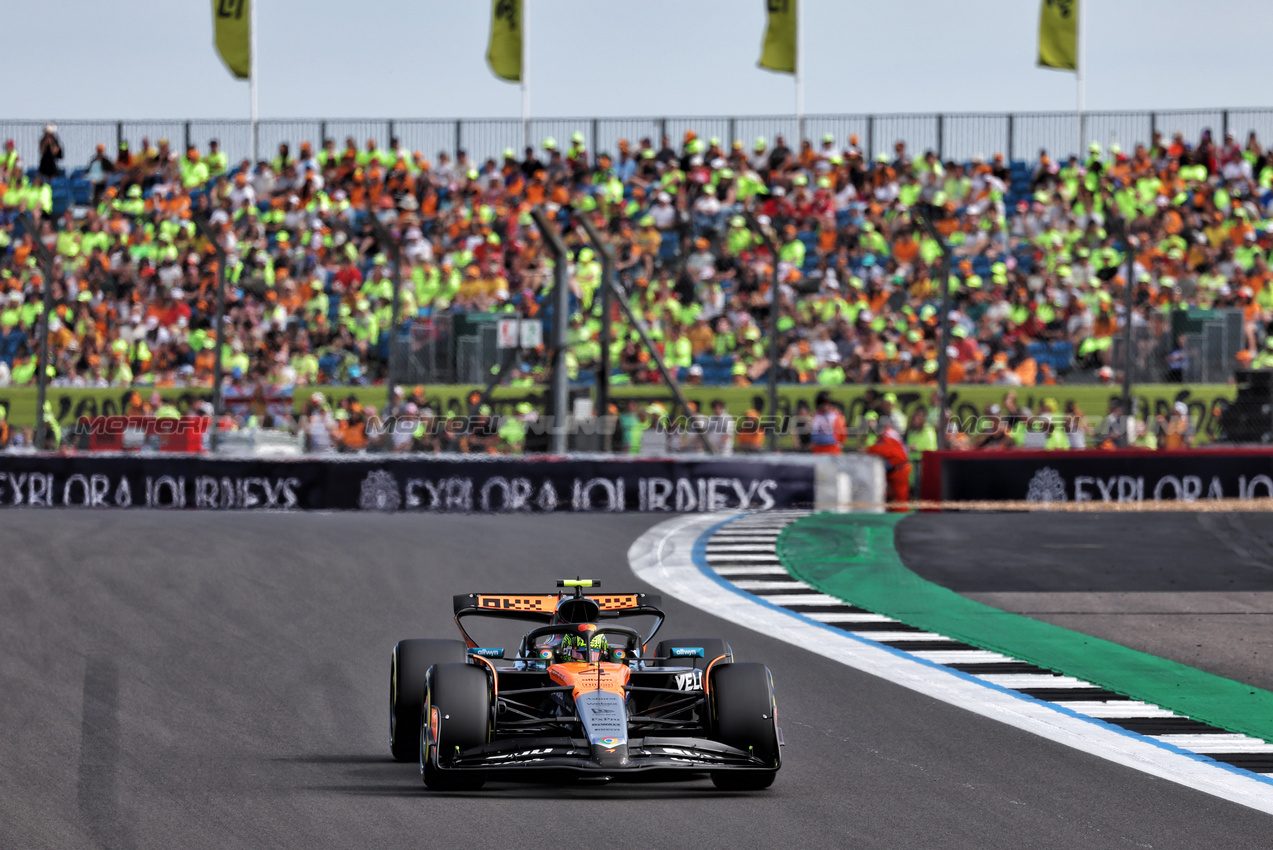 GP GRAN BRETAGNA, Lando Norris (GBR) McLaren MCL39.

04.07.2025. Formula 1 World Championship, Rd 12, British Grand Prix, Silverstone, England, Practice Day.

- www.xpbimages.com, EMail: requests@xpbimages.com © Copyright: Moy / XPB Images