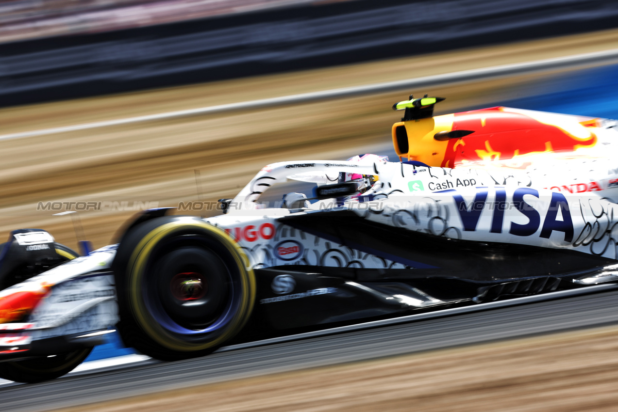 GP GRAN BRETAGNA, Liam Lawson (NZL) Racing Bulls VCARB 02.

04.07.2025. Formula 1 World Championship, Rd 12, British Grand Prix, Silverstone, England, Practice Day.

- www.xpbimages.com, EMail: requests@xpbimages.com © Copyright: Bearne / XPB Images