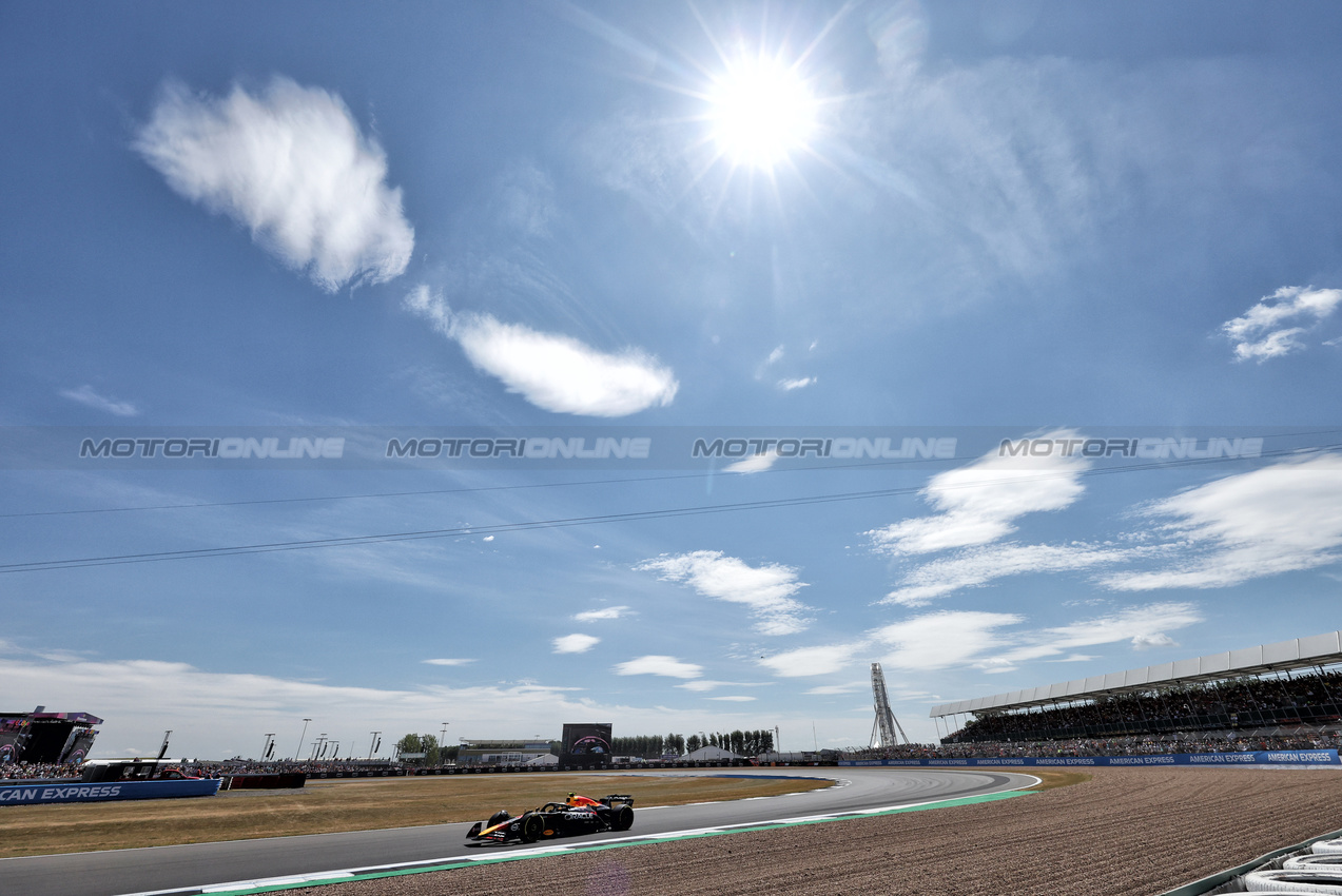 GP GRAN BRETAGNA, Arvid Lindblad (GBR) Red Bull Racing RB21 Red Bull Junior Driver.

04.07.2025. Formula 1 World Championship, Rd 12, British Grand Prix, Silverstone, England, Practice Day.

- www.xpbimages.com, EMail: requests@xpbimages.com © Copyright: Bearne / XPB Images