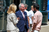 GP GRAN BRETAGNA, Tim Mayer (USA) FIA Forward with sua moglie Katie Kennedy Mayer (USA) e Lawrence Barretto (GBR) F1 Presenter.

04.07.2025. Formula 1 World Championship, Rd 12, British Grand Prix, Silverstone, England, Practice Day.

- www.xpbimages.com, EMail: requests@xpbimages.com © Copyright: Moy / XPB Images