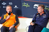 GP GRAN BRETAGNA, (L to R): Zak Brown (USA) McLaren Executive Director e Christian Horner (GBR) Red Bull Racing Team Principal in the FIA Press Conference.

04.07.2025. Formula 1 World Championship, Rd 12, British Grand Prix, Silverstone, England, Practice Day.

- www.xpbimages.com, EMail: requests@xpbimages.com © Copyright: Charniaux / XPB Images