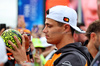 GP GRAN BRETAGNA, Lando Norris (GBR) McLaren with fans.

06.07.2025. Formula 1 World Championship, Rd 12, British Grand Prix, Silverstone, England, Gara Day.

 - www.xpbimages.com, EMail: requests@xpbimages.com © Copyright: Rew / XPB Images