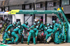 GP GRAN BRETAGNA, Fernando Alonso (ESP) Aston Martin F1 Team AMR25 makes a pit stop.

06.07.2025. Formula 1 World Championship, Rd 12, British Grand Prix, Silverstone, England, Gara Day.

- www.xpbimages.com, EMail: requests@xpbimages.com © Copyright: Batchelor / XPB Images