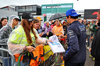 GP GRAN BRETAGNA, Carlos Sainz (ESP) Atlassian Williams Racing with fans.

06.07.2025. Formula 1 World Championship, Rd 12, British Grand Prix, Silverstone, England, Gara Day.

- www.xpbimages.com, EMail: requests@xpbimages.com © Copyright: Batchelor / XPB Images