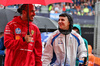 GP GRAN BRETAGNA, (L to R): Lewis Hamilton (GBR) Ferrari e Isack Hadjar (FRA) Racing Bulls on the drivers' parade.

06.07.2025. Formula 1 World Championship, Rd 12, British Grand Prix, Silverstone, England, Gara Day.

- www.xpbimages.com, EMail: requests@xpbimages.com © Copyright: Moy / XPB Images