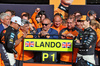 GP GRAN BRETAGNA, Lando Norris (GBR) McLaren e Oscar Piastri (AUS) McLaren celebrate a 1-2 finish with the team.

06.07.2025. Formula 1 World Championship, Rd 12, British Grand Prix, Silverstone, England, Gara Day.

- www.xpbimages.com, EMail: requests@xpbimages.com © Copyright: Moy / XPB Images